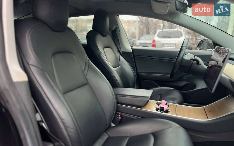 Седан Tesla Model 3 2019 в Івано-Франківську