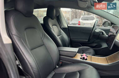 Седан Tesla Model 3 2019 в 