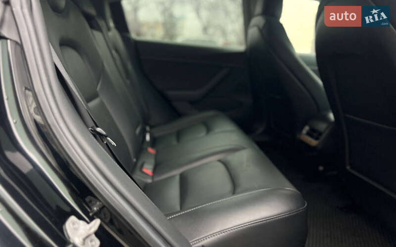 Седан Tesla Model 3 2019 в Івано-Франківську