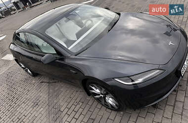 Седан Tesla Model 3 2023 в 