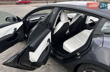 Седан Tesla Model 3 2023 в 