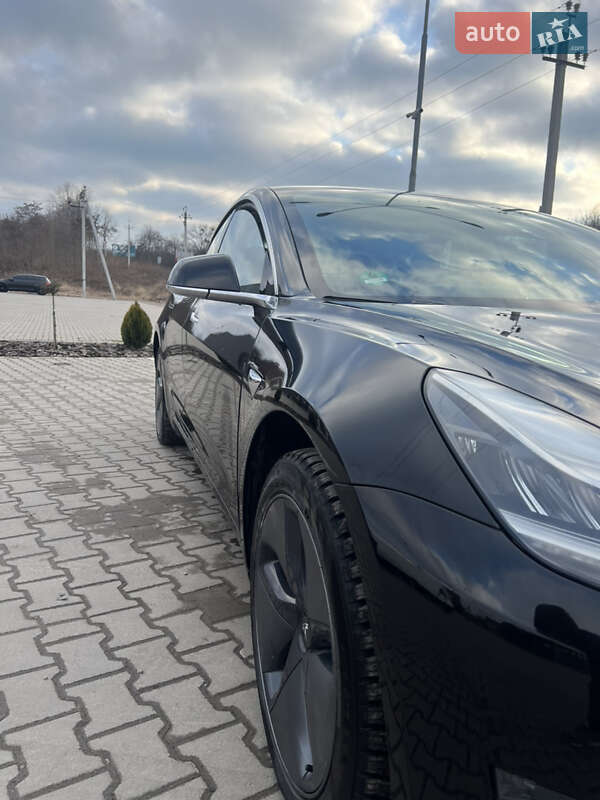 Седан Tesla Model 3 2019 в Львові