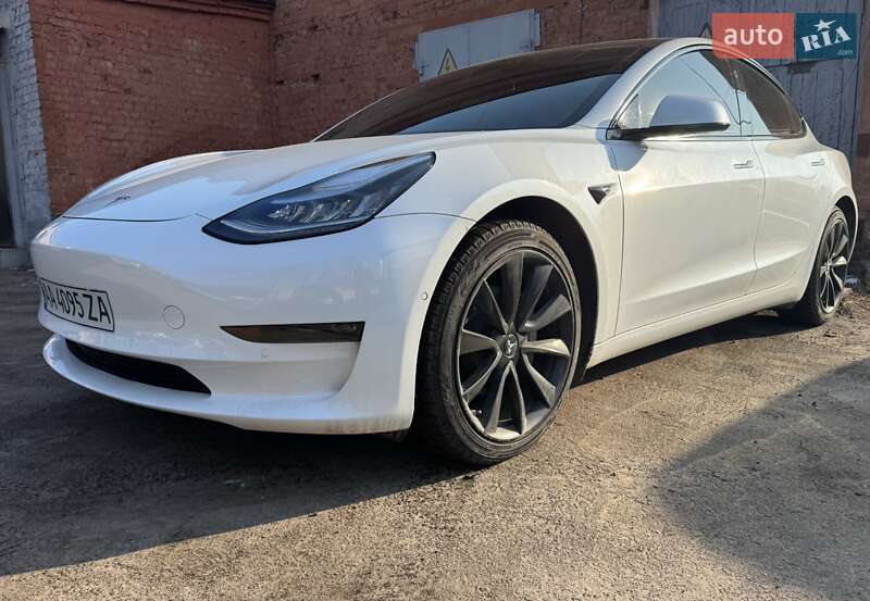 Седан Tesla Model 3 2019 в Чернигове