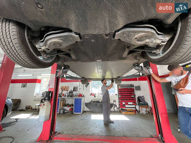 Седан Tesla Model 3 2019 в Чернигове