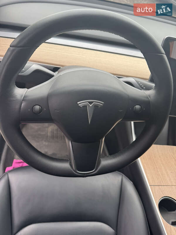 Седан Tesla Model 3 2019 в Чернигове