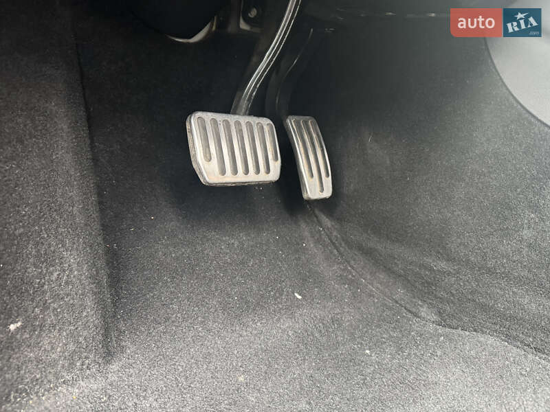 Седан Tesla Model 3 2019 в Чернигове