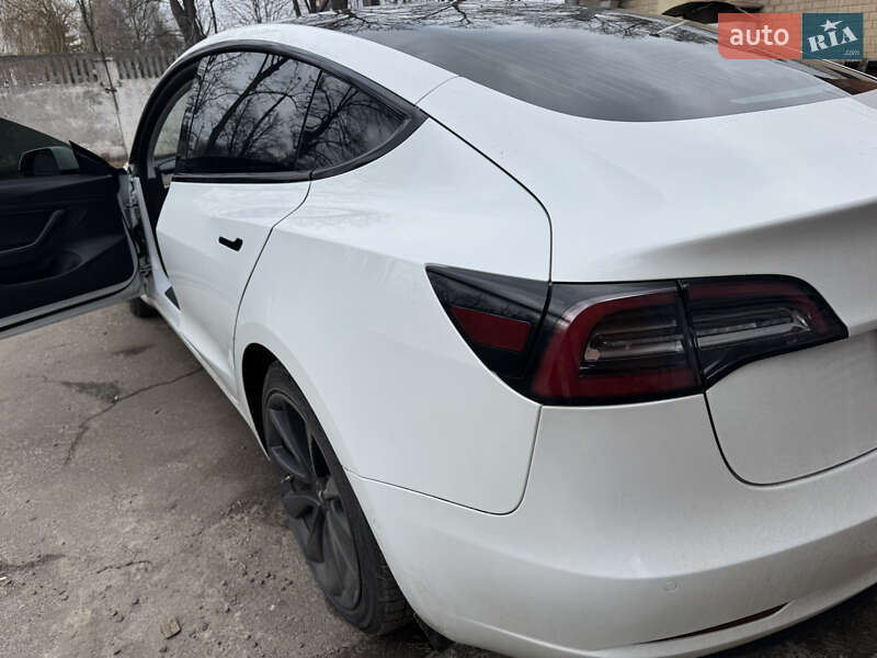 Седан Tesla Model 3 2019 в Чернигове