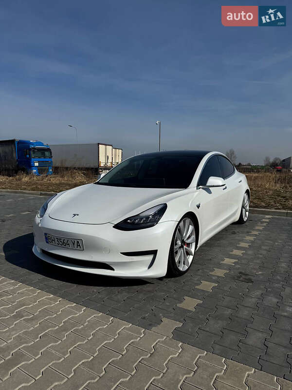 Седан Tesla Model 3 2019 в Львове