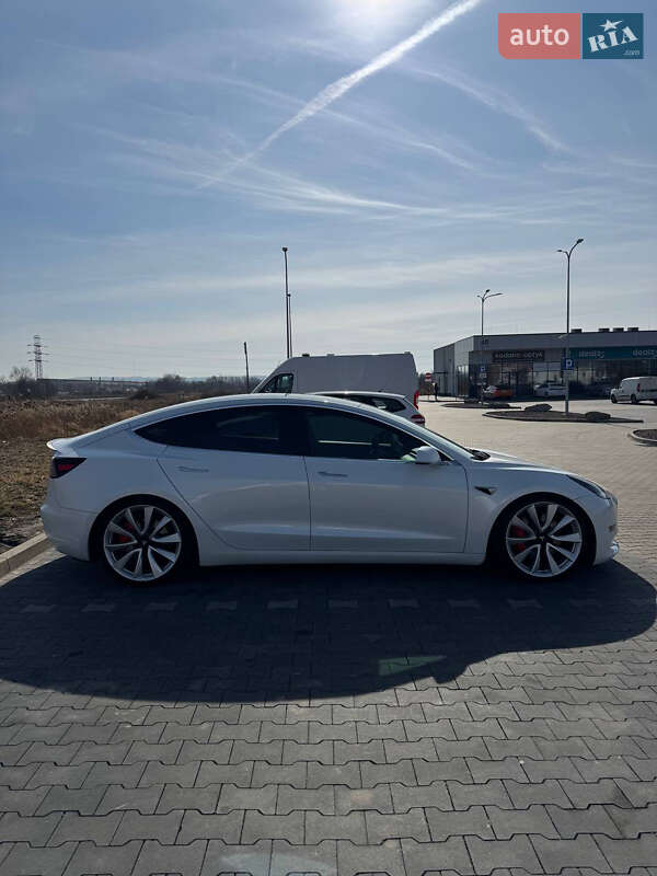 Седан Tesla Model 3 2019 в Львове