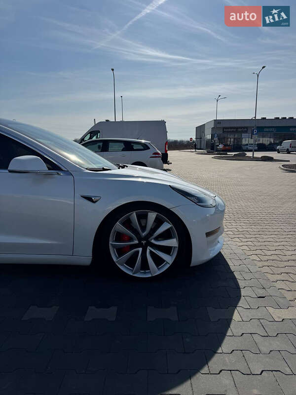 Седан Tesla Model 3 2019 в Львове