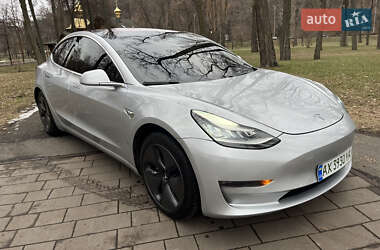 Седан Tesla Model 3 2018 в Києві