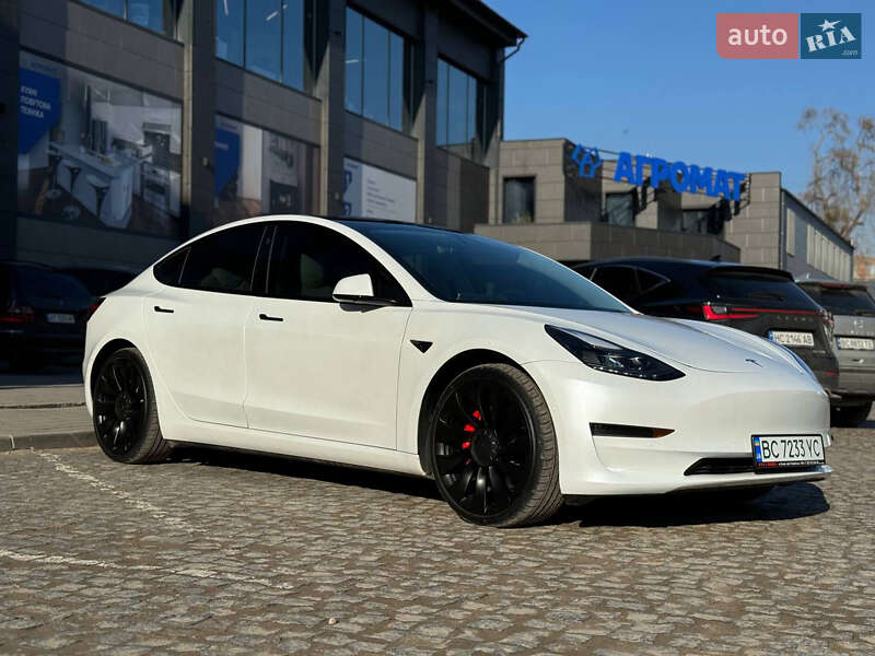 Седан Tesla Model 3 2021 в Львові