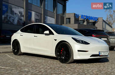 Седан Tesla Model 3 2021 в 