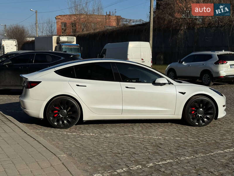 Седан Tesla Model 3 2021 в Львові