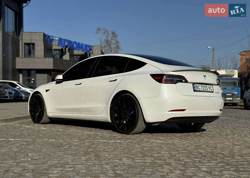 Седан Tesla Model 3 2021 в Львові