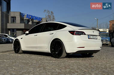 Седан Tesla Model 3 2021 в 