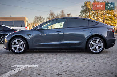 Седан Tesla Model 3 2022 в 