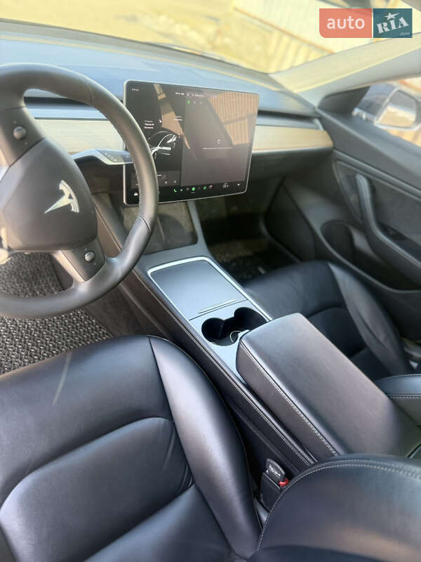 Седан Tesla Model 3 2020 в Днепре