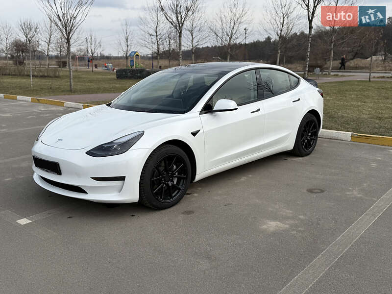 Седан Tesla Model 3 2023 в Киеве