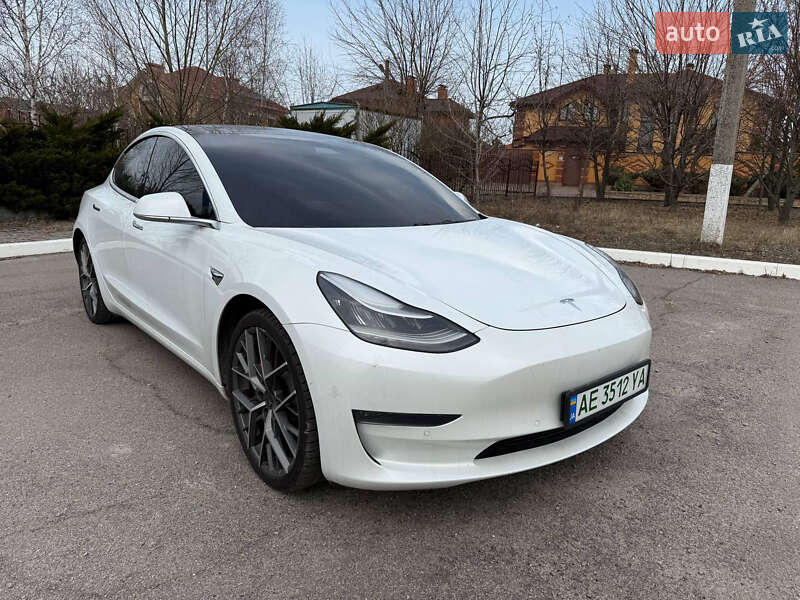 Седан Tesla Model 3 2019 в 