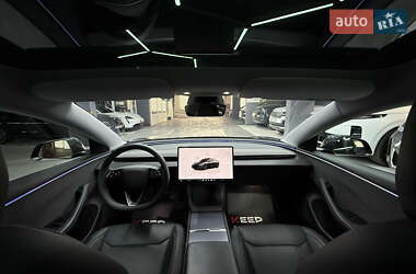 Седан Tesla Model 3 2024 в 