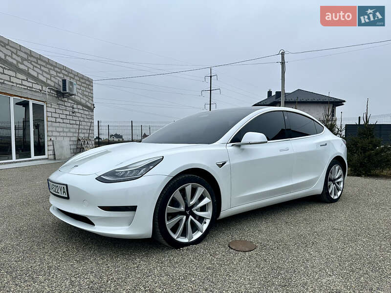 Седан Tesla Model 3 2020 в Тернополе