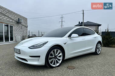 Седан Tesla Model 3 2020 в 
