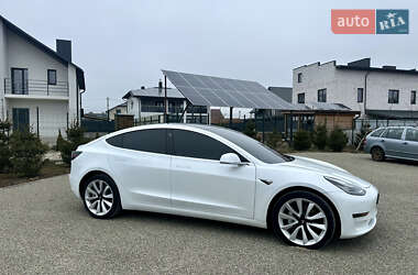Седан Tesla Model 3 2020 в 