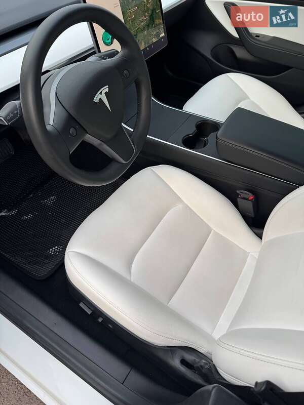 Седан Tesla Model 3 2020 в Коростені