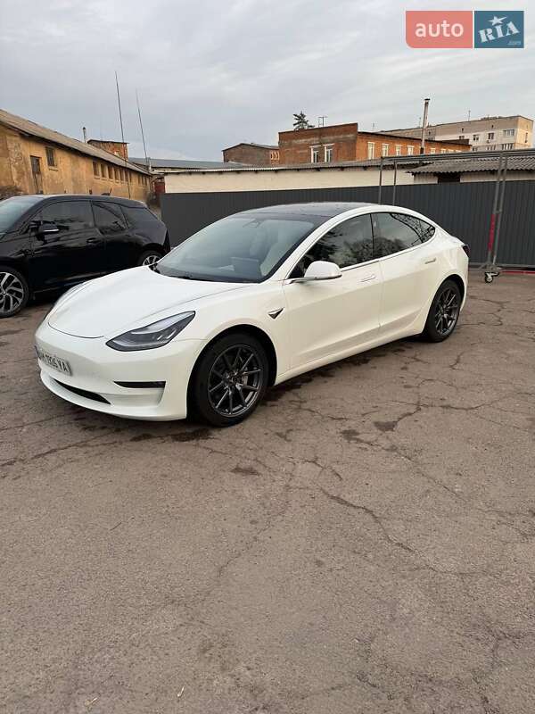 Tesla Model 3 2020