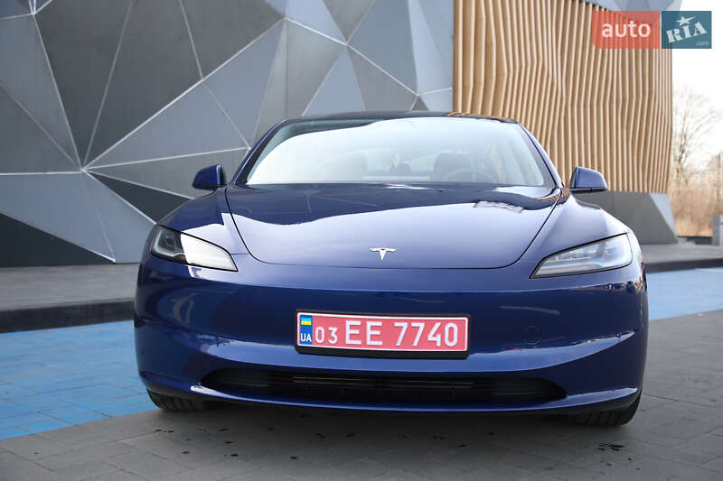 Седан Tesla Model 3 2024 в 