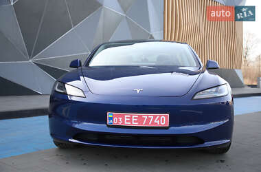 Седан Tesla Model 3 2024 в 