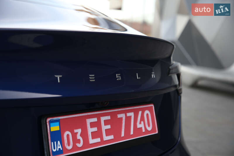 Седан Tesla Model 3 2024 в Луцке