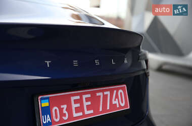 Седан Tesla Model 3 2024 в 