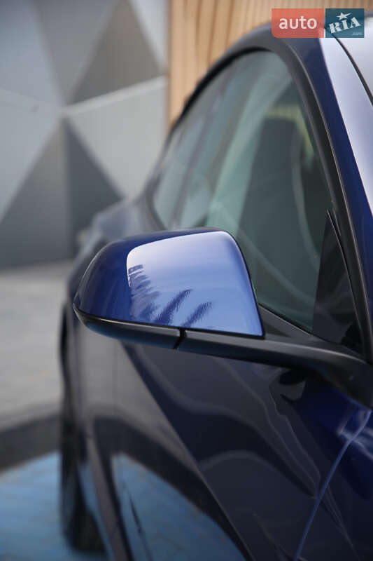Седан Tesla Model 3 2024 в Луцке