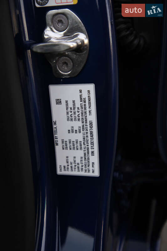 Седан Tesla Model 3 2024 в Луцке