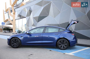 Седан Tesla Model 3 2024 в 