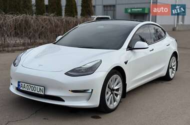 Седан Tesla Model 3 2022 в 