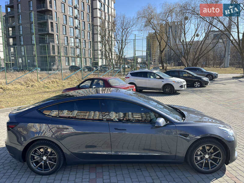Седан Tesla Model 3 2018 в Львове