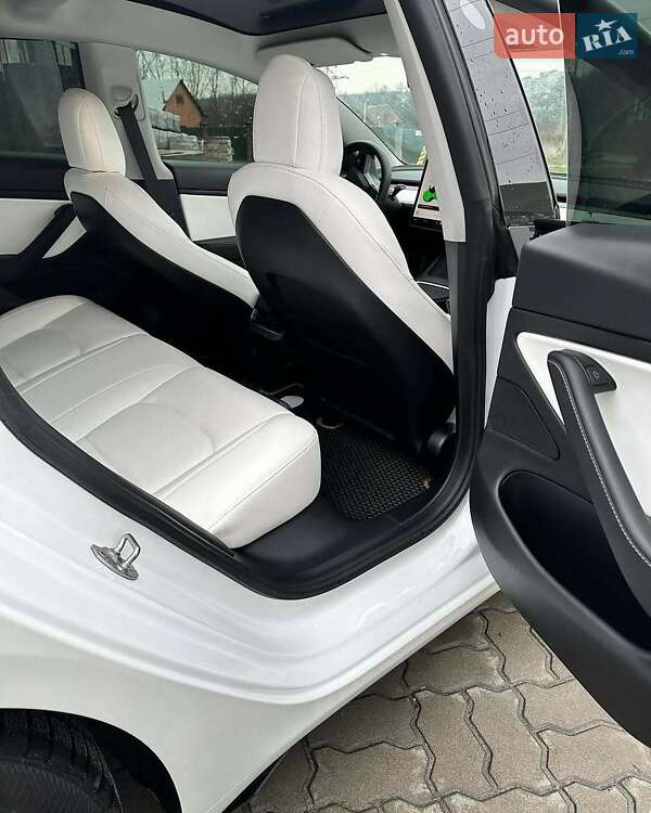 Седан Tesla Model 3 2021 в Львові