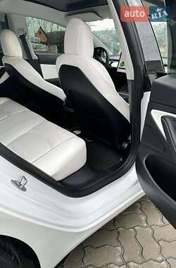 Седан Tesla Model 3 2021 в 