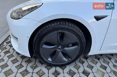 Седан Tesla Model 3 2020 в 
