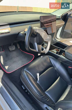 Седан Tesla Model 3 2020 в 