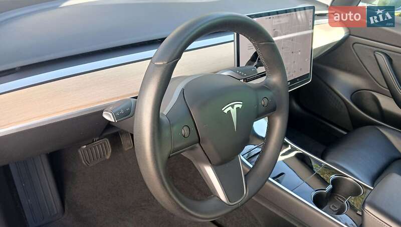 Седан Tesla Model 3 2019 в Києві