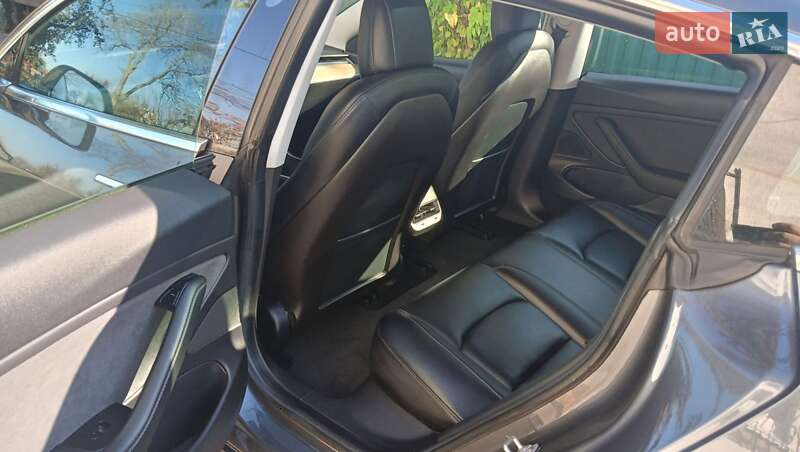 Седан Tesla Model 3 2019 в Києві