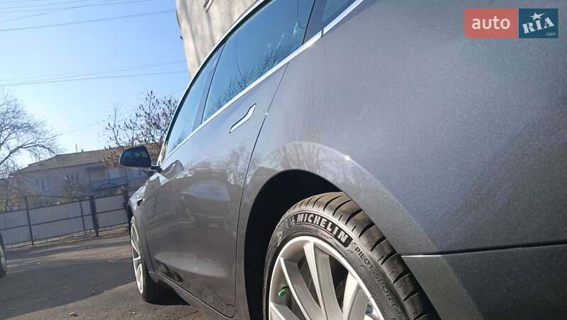 Седан Tesla Model 3 2019 в Києві