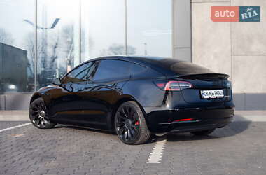 Седан Tesla Model 3 2021 в 