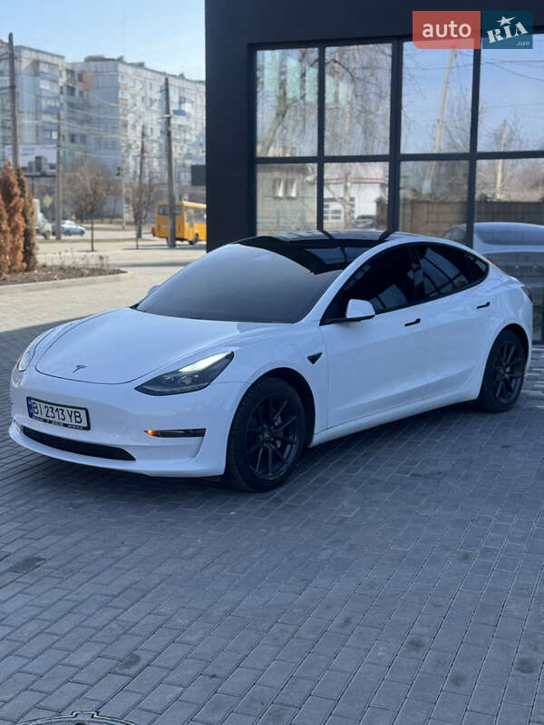 Седан Tesla Model 3 2021 в Полтаві