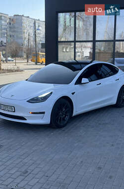 Седан Tesla Model 3 2021 в 