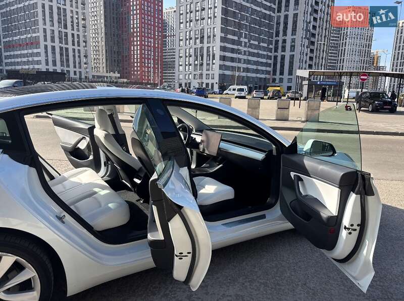 Седан Tesla Model 3 2020 в Киеве фото 3 Седан Tesla Model 3 2020 в Киеве